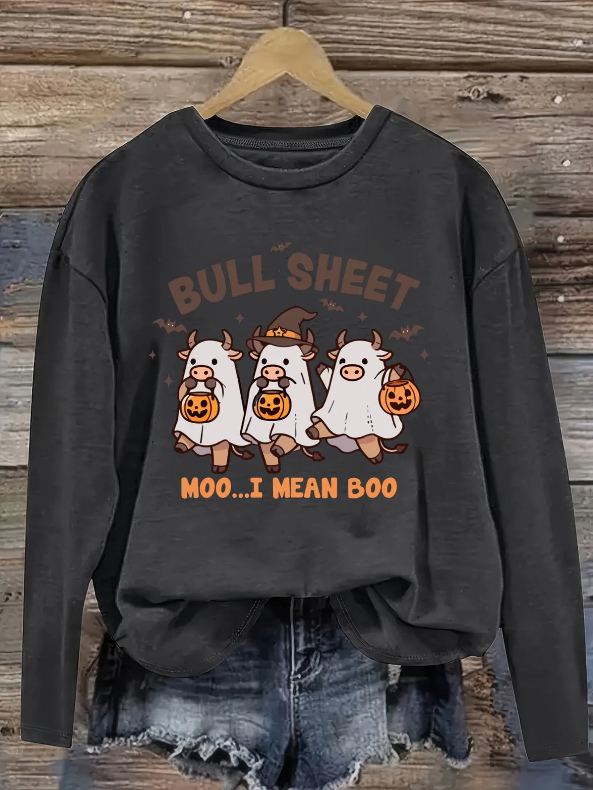 Women's Casual Long Sleeve Crew Neck T-Shirt Halloween Cows With Pumpkins.