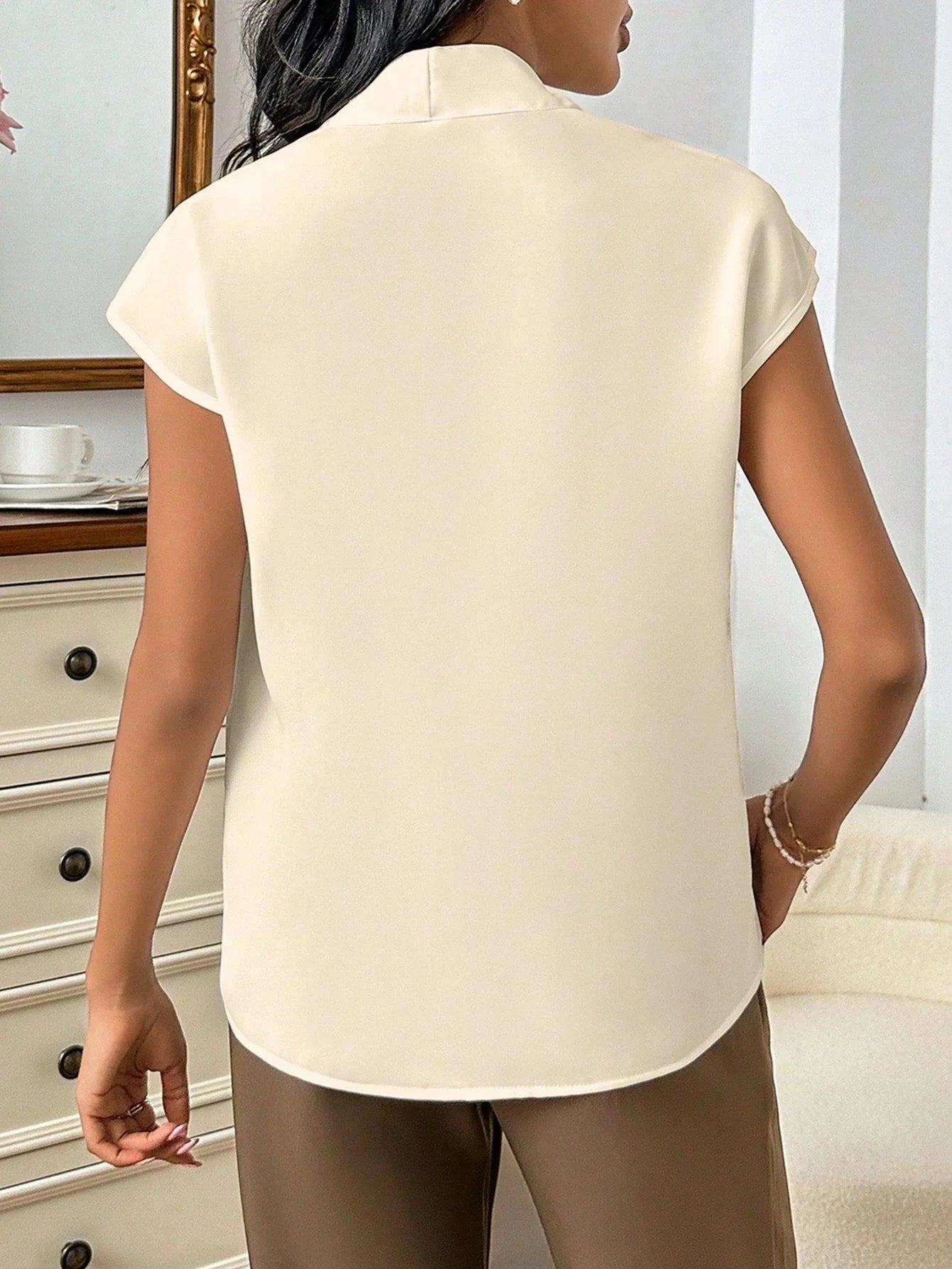 Women Solid V-Neck Batwing Sleeve Blouse .