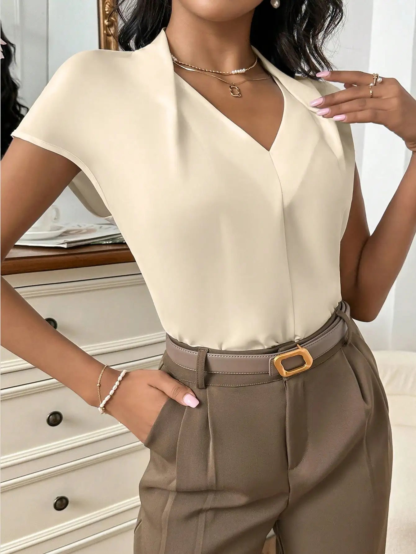 Women Solid V-Neck Batwing Sleeve Blouse .